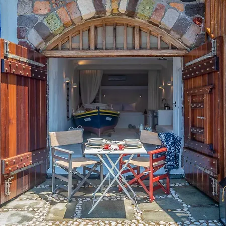 Neosikos Amazing Beach House In Milos Island *