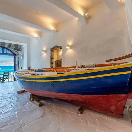 Neosikos Amazing Beach House In Milos Island